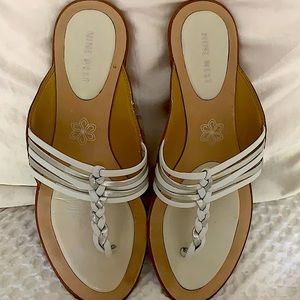 Nine West white/silver leather thong sandals